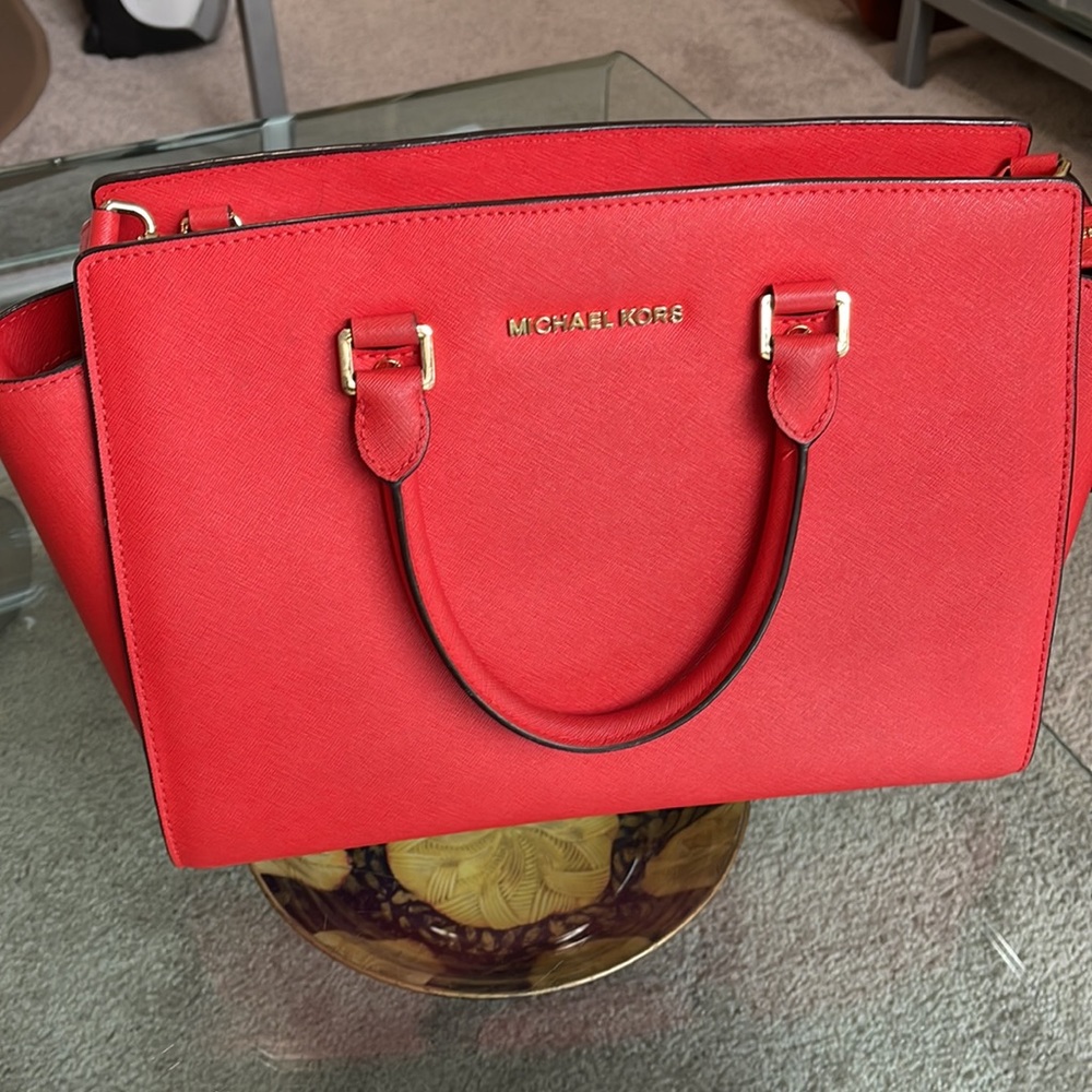 Safino leather Michael Kors bag with feet.